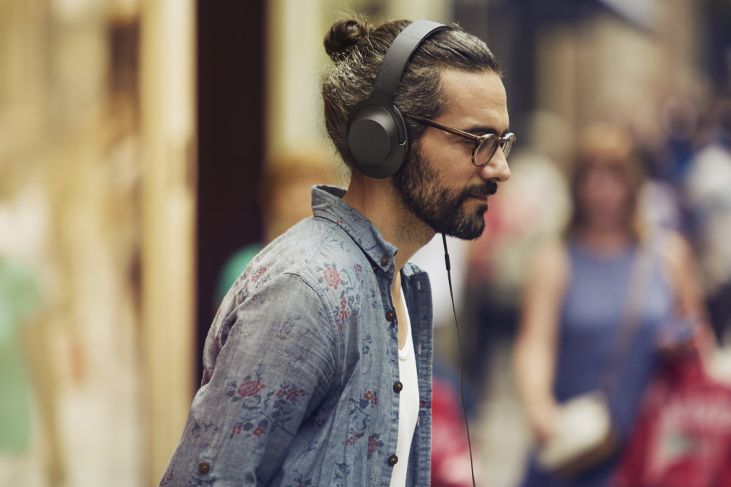 Castile SONY-MDR100AAP, potrivite pentru orice stil