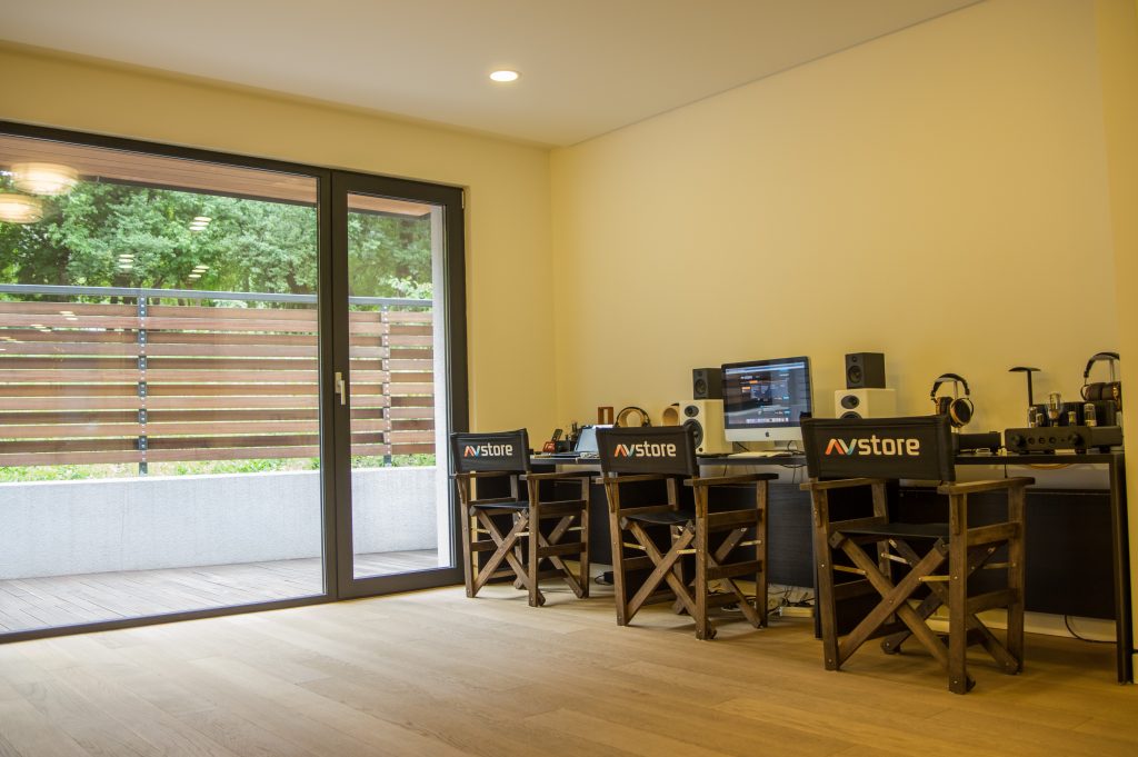 Testeaza playere si amplificatoare de casti portabile in showroom-ul AVstore.ro