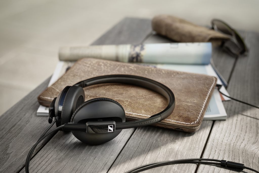 Noile Sennheiser HD 2.10