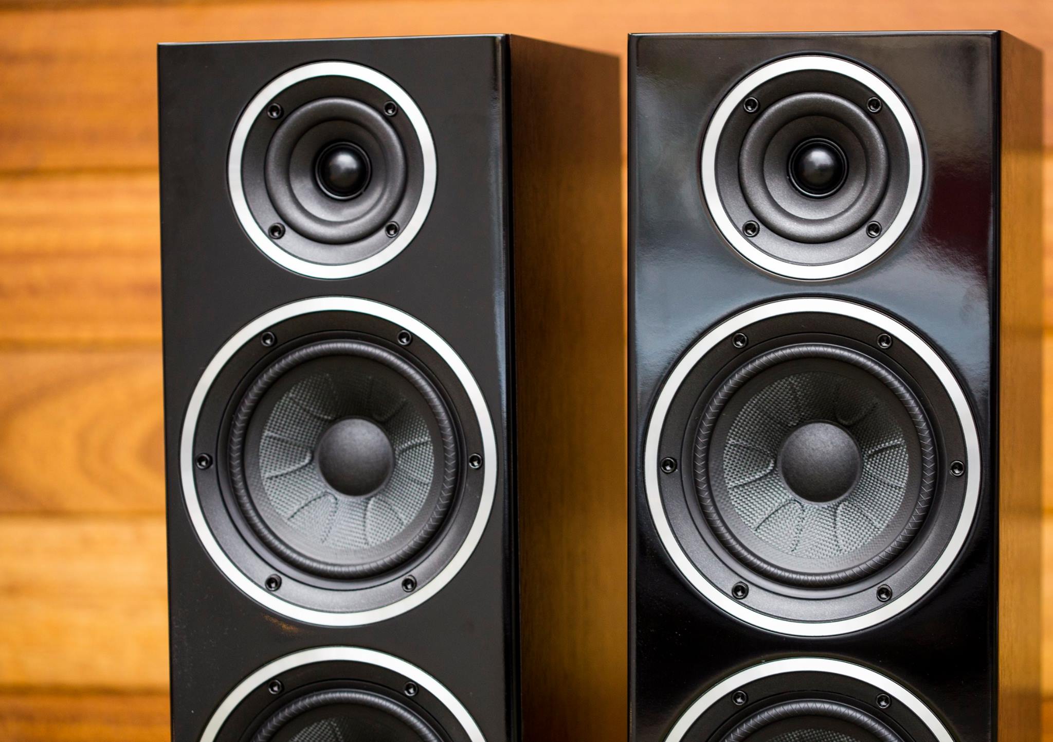 Wharfedale Diamond 230 Walnut