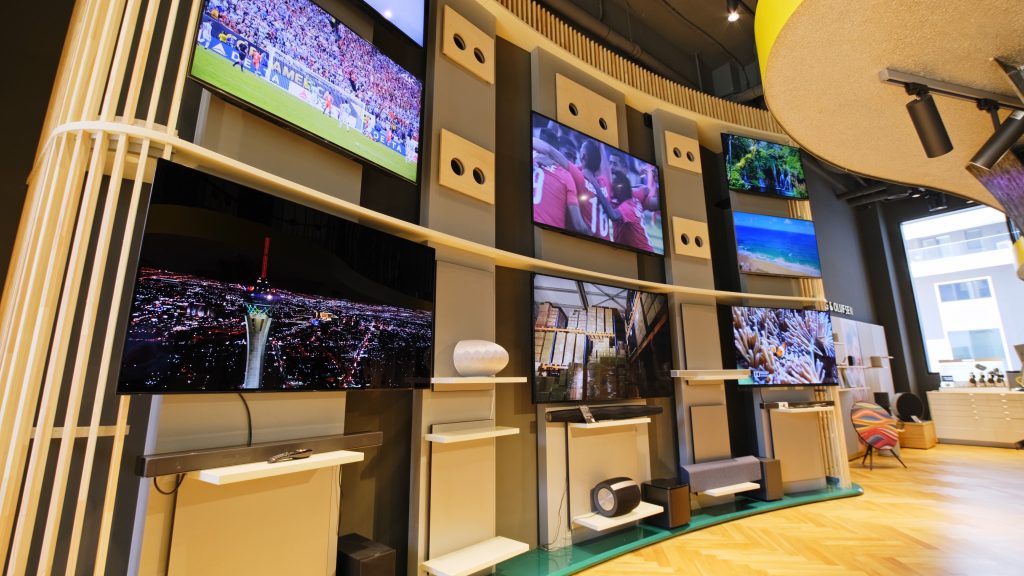 Televizoare in showroom-ul AVstore Herastrau